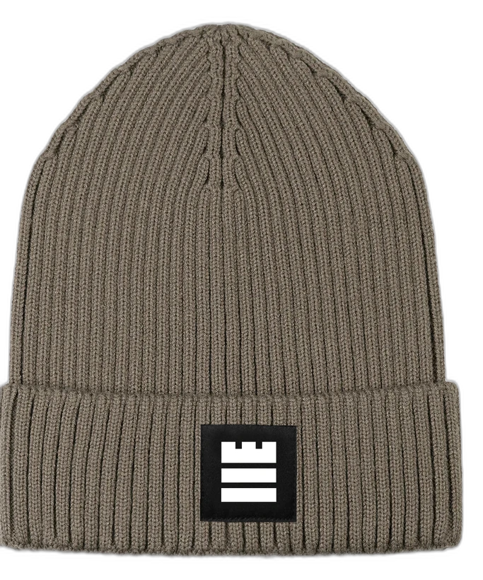 Custom ribbed toque with woven label Canada
